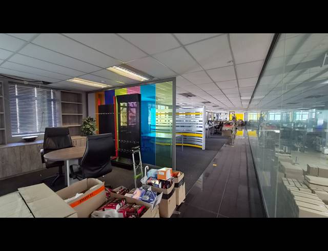 2,395M² WAREHOUSE TO LET IN JET PARK